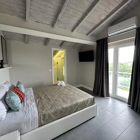 Evergreen Laguna Vain-lezhe Otel 4*