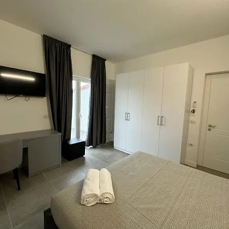 Evergreen Laguna Vain-lezhe