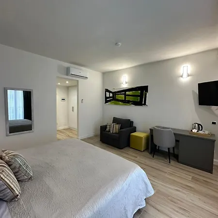 Evergreen Laguna Vain-lezhe