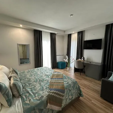 Evergreen Laguna Vain-lezhe Otel