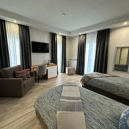 Evergreen Laguna Vain-lezhe Otel 4*
