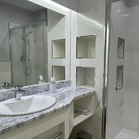 Evergreen Laguna Vain-lezhe Otel 4*