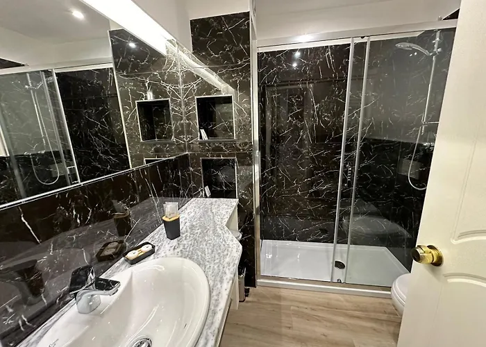 Evergreen Laguna Vain-lezhe Otel 4*