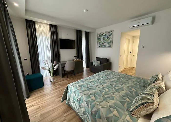 Evergreen Laguna Vain-lezhe 4*
