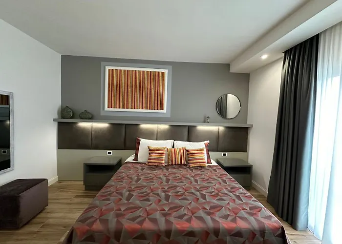 Отель Evergreen Laguna Vain-lezhe 4*